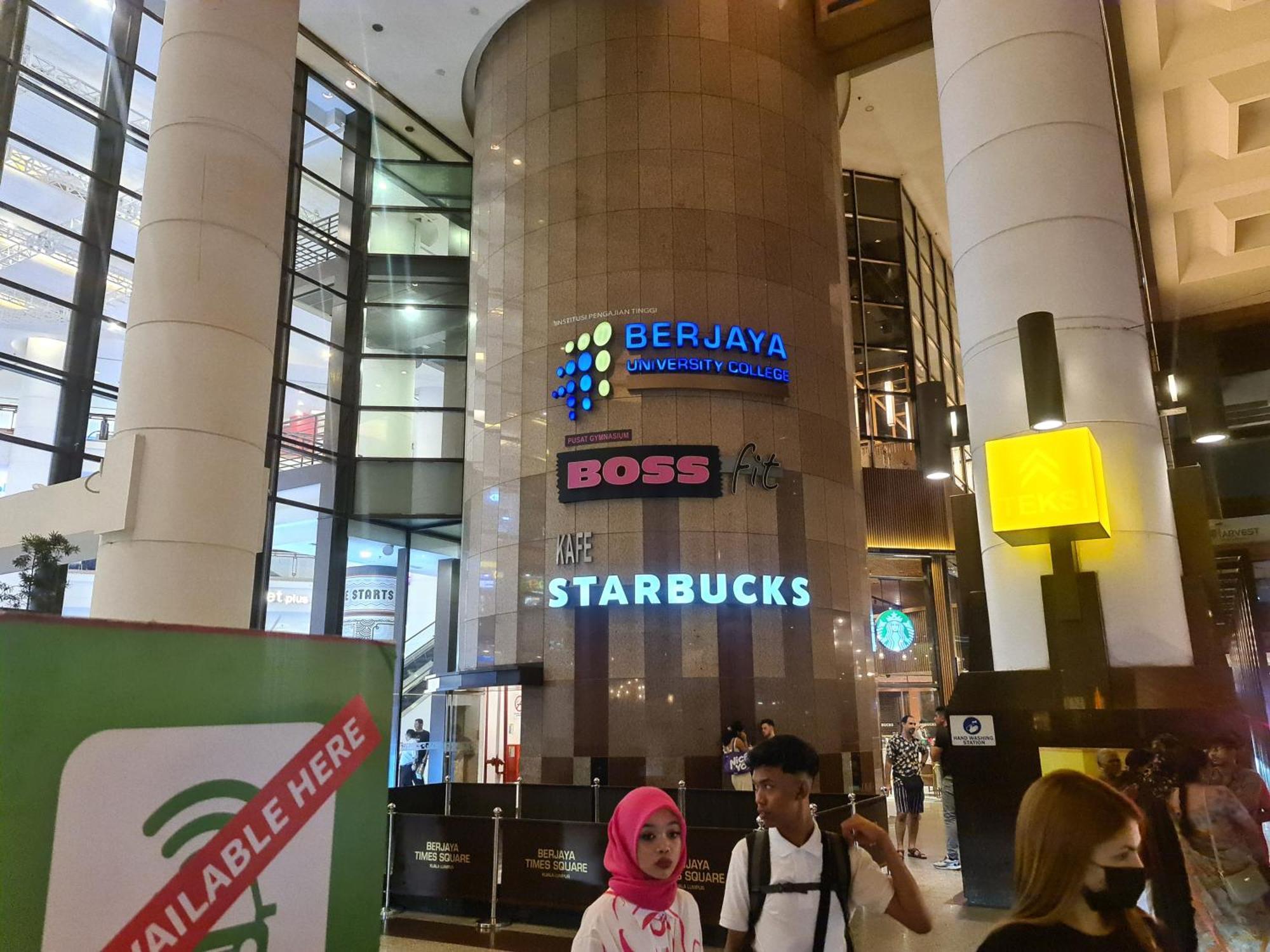 Soho Service At Times Square Kl *